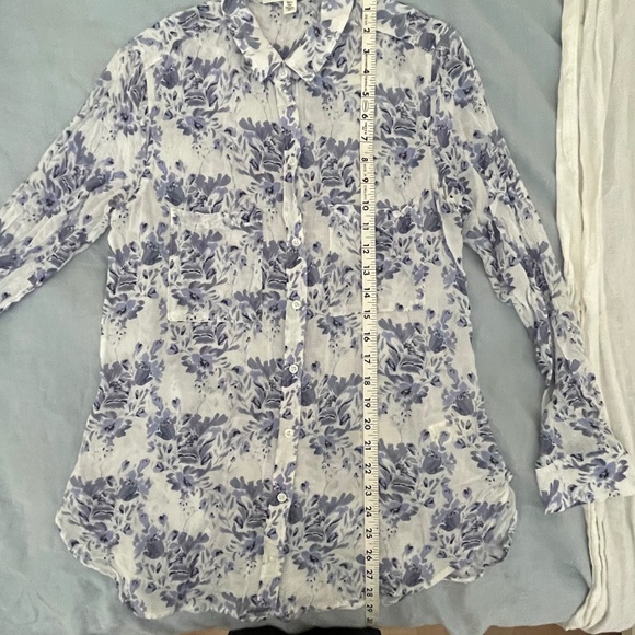 SOLD -Lightest floral button down top for summer - Picture 6 of 6